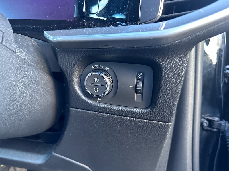 Vauxhall 50kWh Ultimate SUV 5dr Electric Auto (136 ps)