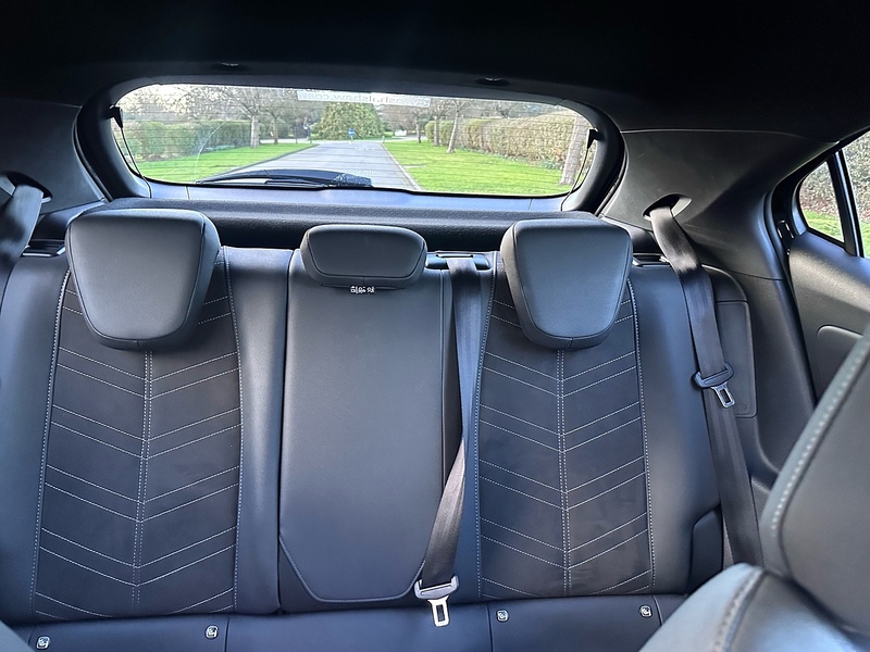 Vauxhall 50kWh Ultimate SUV 5dr Electric Auto (136 ps)