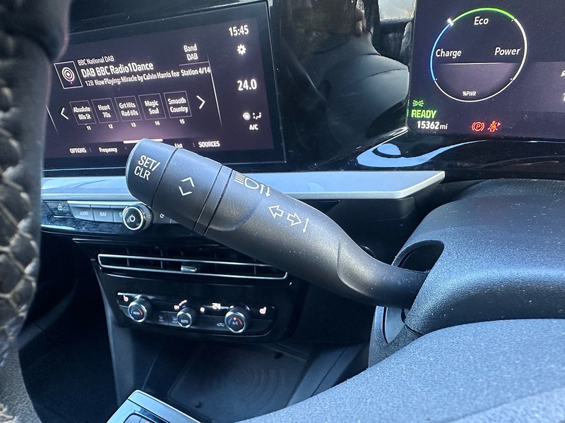 Vauxhall 50kWh Ultimate SUV 5dr Electric Auto (136 ps)