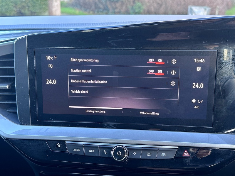 Vauxhall 50kWh Ultimate SUV 5dr Electric Auto (136 ps)