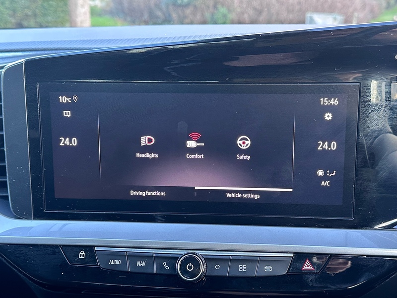 Vauxhall 50kWh Ultimate SUV 5dr Electric Auto (136 ps)