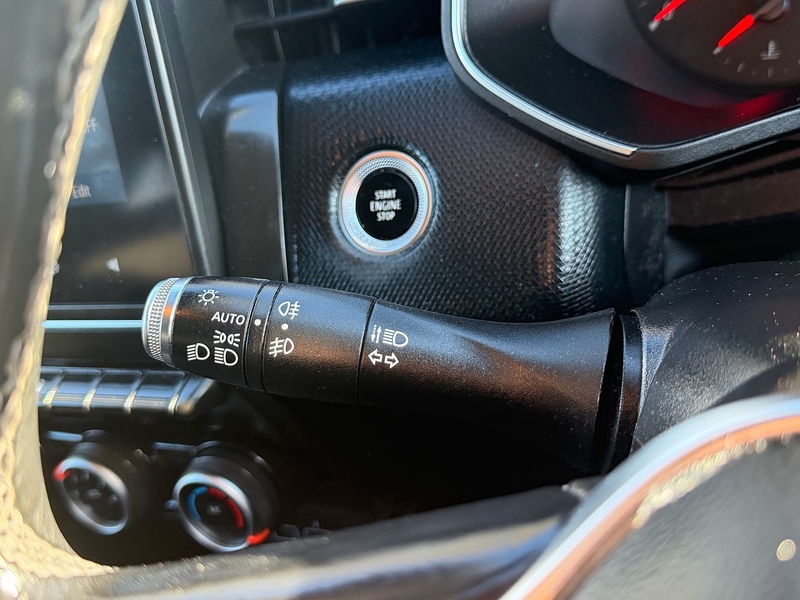 Renault 1.5 Blue dCi Iconic Hatchback 5dr Diesel Manual Euro 6 (s/s) (85 ps)