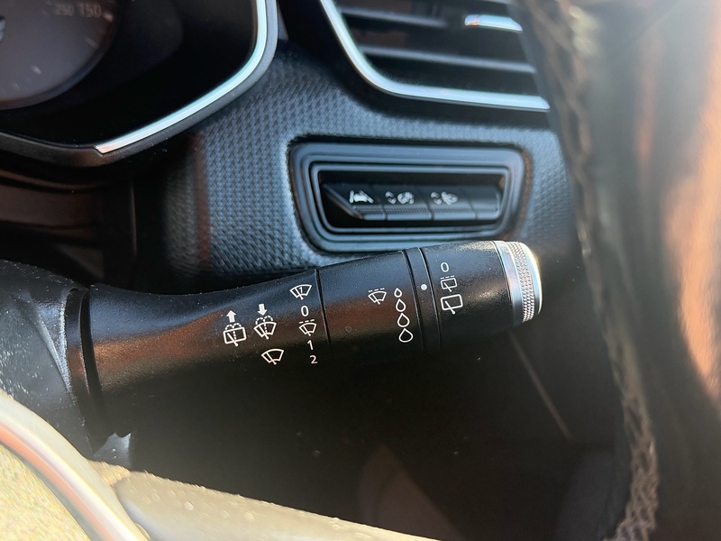 Renault 1.5 Blue dCi Iconic Hatchback 5dr Diesel Manual Euro 6 (s/s) (85 ps)