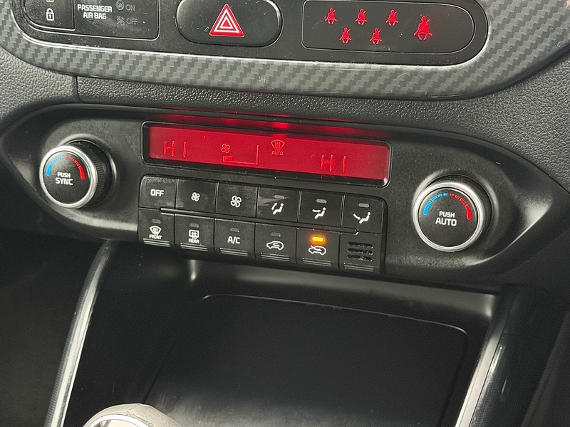 Kia 1.7 CRDi 3 MPV 5dr Diesel Manual Euro 6 (s/s) (139 bhp)