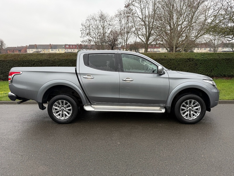 Mitsubishi 2.4 DI-D DC Barbarian Pickup Double Cab 4dr Diesel Manual 4WD Euro 6 (178 ps)