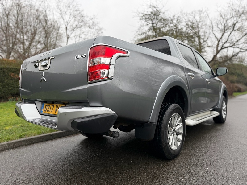 Mitsubishi 2.4 DI-D DC Barbarian Pickup Double Cab 4dr Diesel Manual 4WD Euro 6 (178 ps)