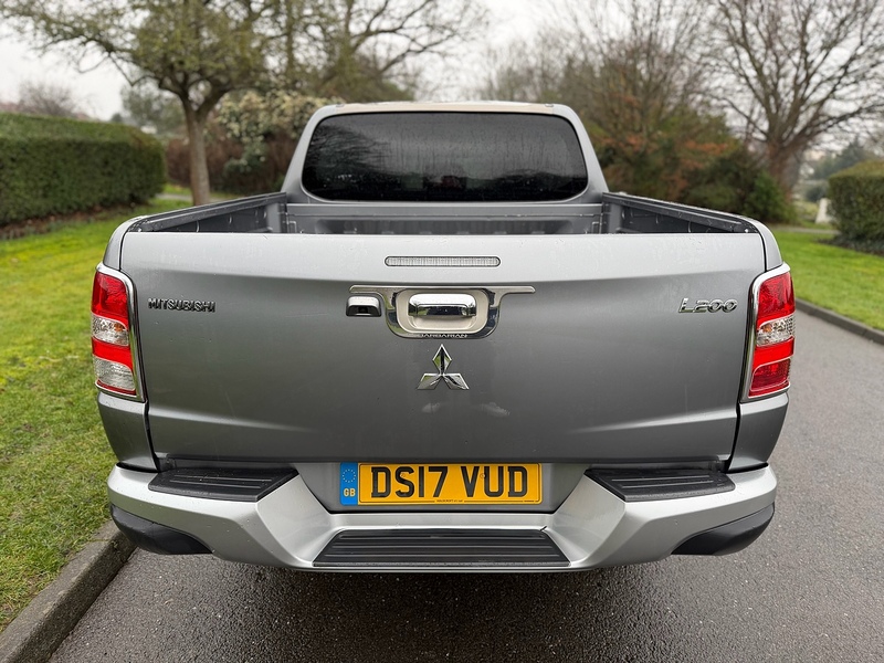 Mitsubishi 2.4 DI-D DC Barbarian Pickup Double Cab 4dr Diesel Manual 4WD Euro 6 (178 ps)