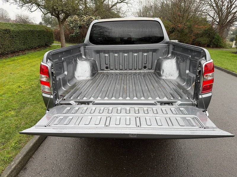 Mitsubishi 2.4 DI-D DC Barbarian Pickup Double Cab 4dr Diesel Manual 4WD Euro 6 (178 ps)