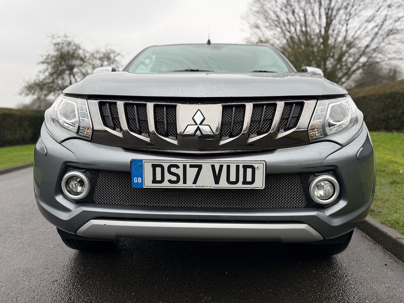 Mitsubishi 2.4 DI-D DC Barbarian Pickup Double Cab 4dr Diesel Manual 4WD Euro 6 (178 ps)