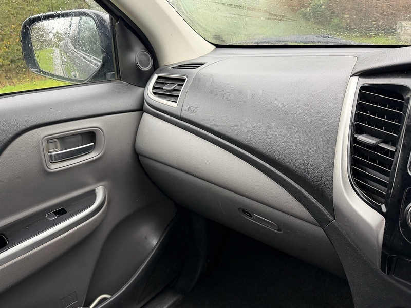 Mitsubishi 2.4 DI-D DC Barbarian Pickup Double Cab 4dr Diesel Manual 4WD Euro 6 (178 ps)