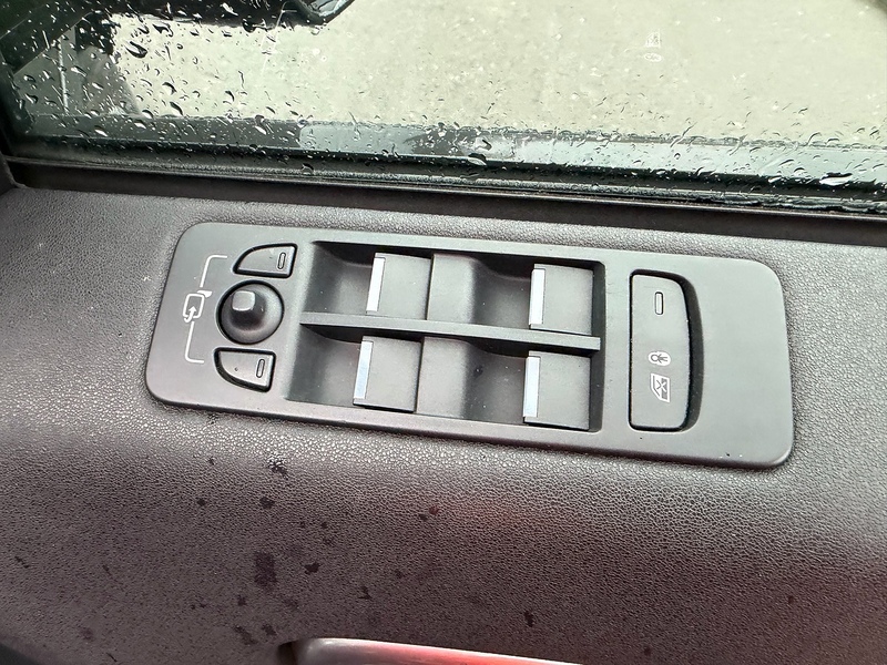 Land Rover TD4 HSE SUV 2.0 Automatic Diesel