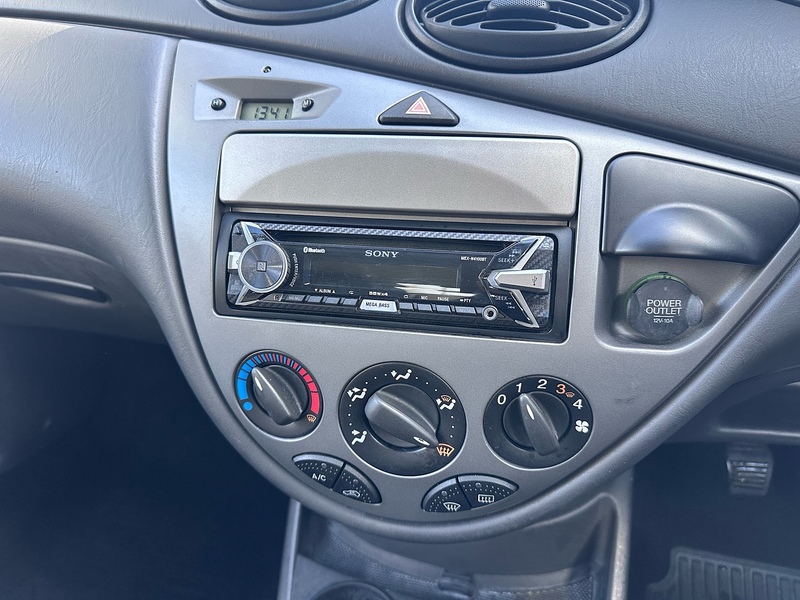 Ford i LX Hatchback 1.6 Manual Petrol