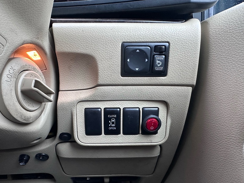 Nissan  MPV 0.0 Petrol