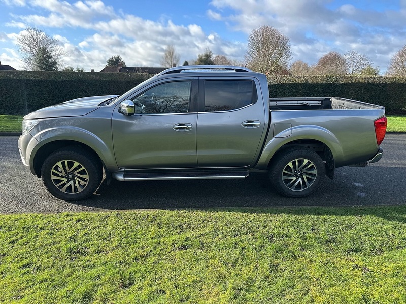 Nissan dCi Tekna Pickup 2.3 Manual Diesel