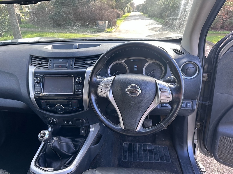 Nissan dCi Tekna Pickup 2.3 Manual Diesel