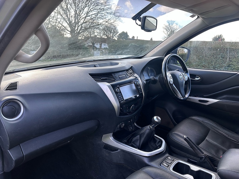 Nissan dCi Tekna Pickup 2.3 Manual Diesel