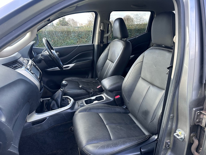 Nissan dCi Tekna Pickup 2.3 Manual Diesel