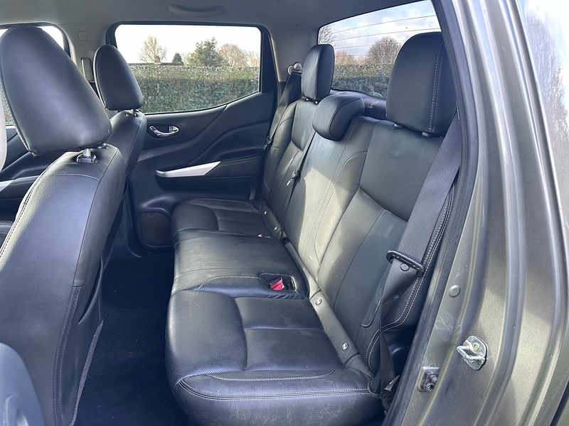 Nissan dCi Tekna Pickup 2.3 Manual Diesel