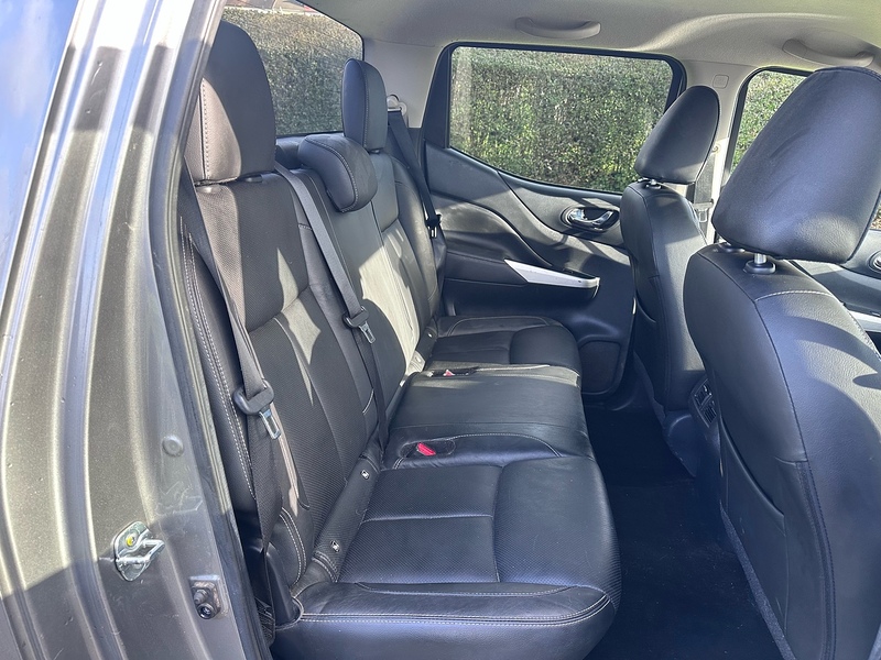 Nissan dCi Tekna Pickup 2.3 Manual Diesel