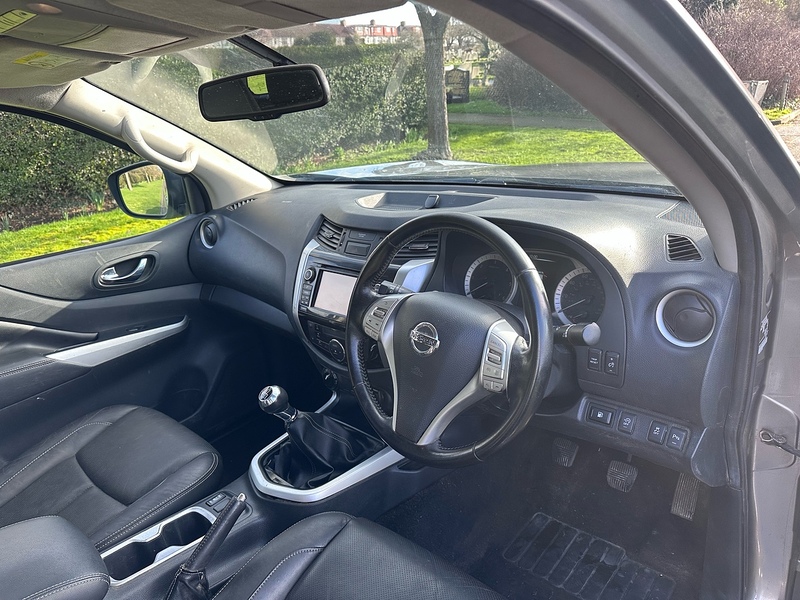 Nissan dCi Tekna Pickup 2.3 Manual Diesel