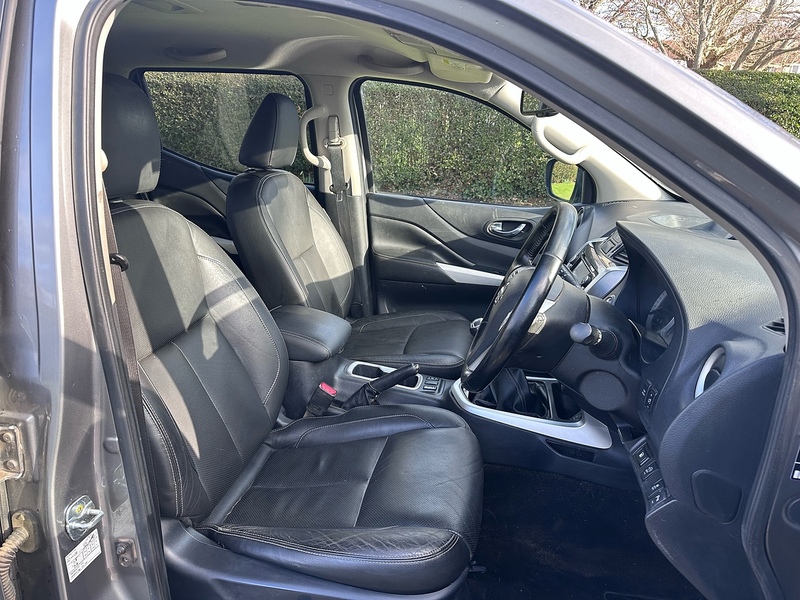 Nissan dCi Tekna Pickup 2.3 Manual Diesel