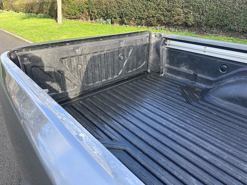 Nissan dCi Tekna Pickup 2.3 Manual Diesel