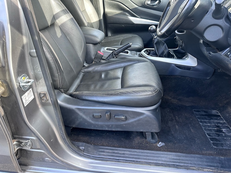 Nissan dCi Tekna Pickup 2.3 Manual Diesel