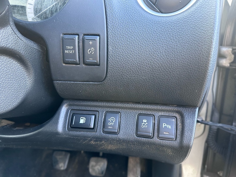 Nissan dCi Tekna Pickup 2.3 Manual Diesel