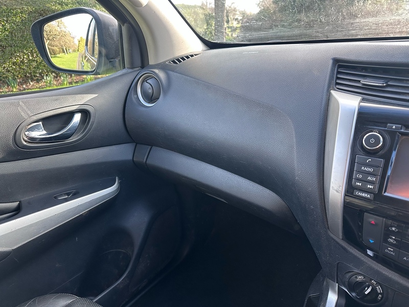 Nissan dCi Tekna Pickup 2.3 Manual Diesel