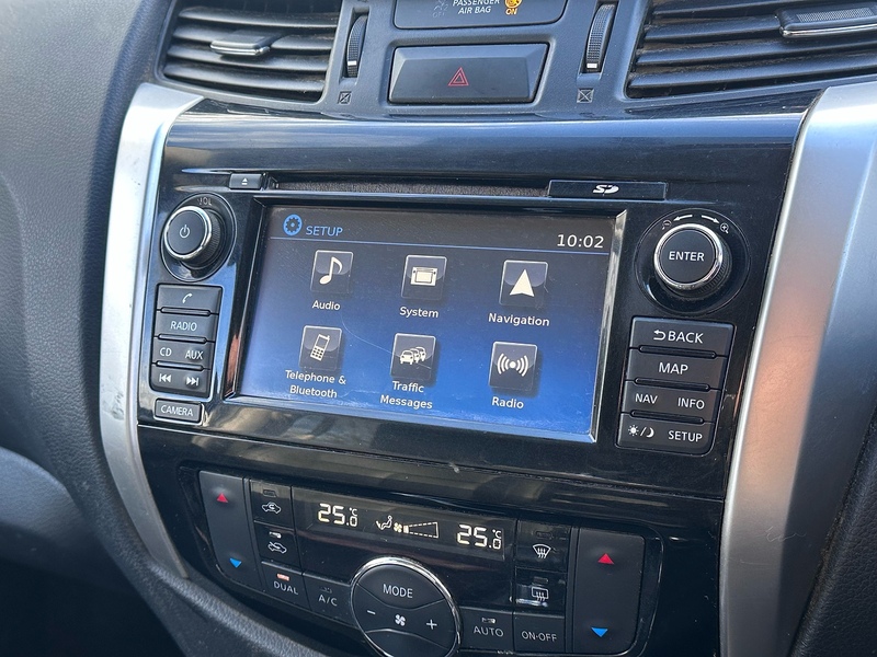 Nissan dCi Tekna Pickup 2.3 Manual Diesel