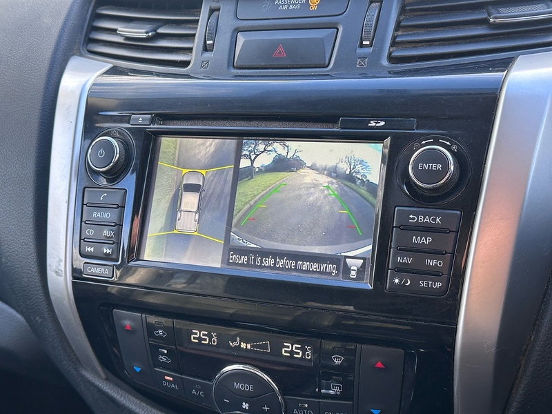 Nissan dCi Tekna Pickup 2.3 Manual Diesel