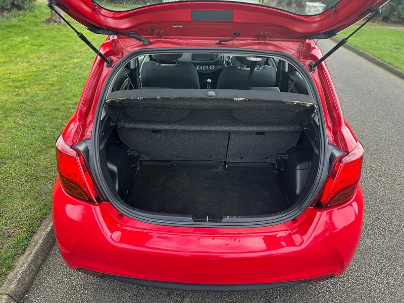 Toyota Dual VVT-i Icon Hatchback 1.3 Manual Petrol