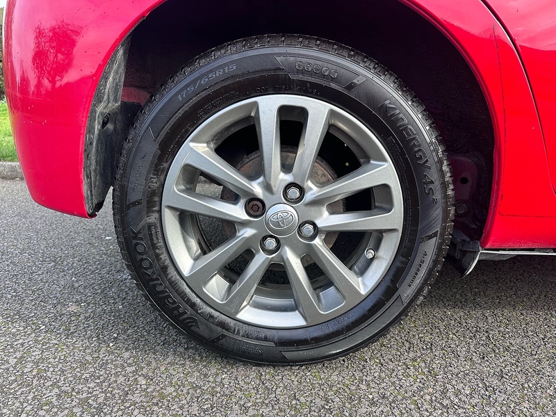 Toyota Dual VVT-i Icon Hatchback 1.3 Manual Petrol