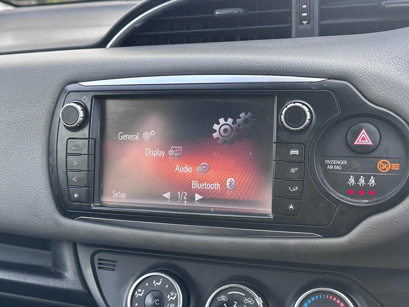 Toyota Dual VVT-i Icon Hatchback 1.3 Manual Petrol