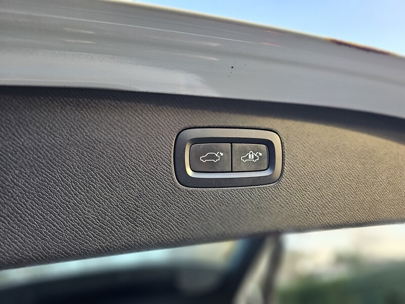 Volvo h T8 Twin Engine Momentum Pro SUV 2.0 Automatic Petrol Plug-in Hybrid