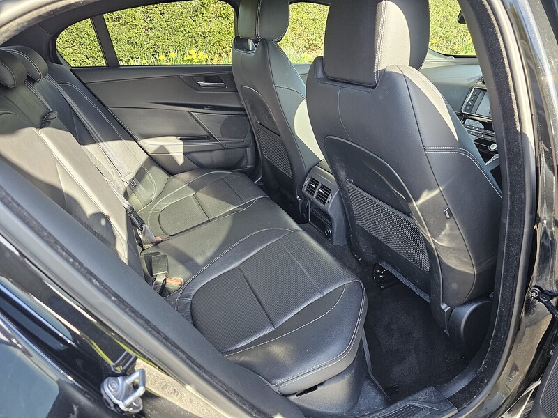 Jaguar d R-Sport Saloon 2.0 Automatic Diesel