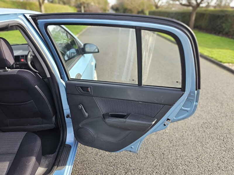 Hyundai 1.4 GSi Hatchback 5dr Petrol Manual (141 g/km, 95 bhp)