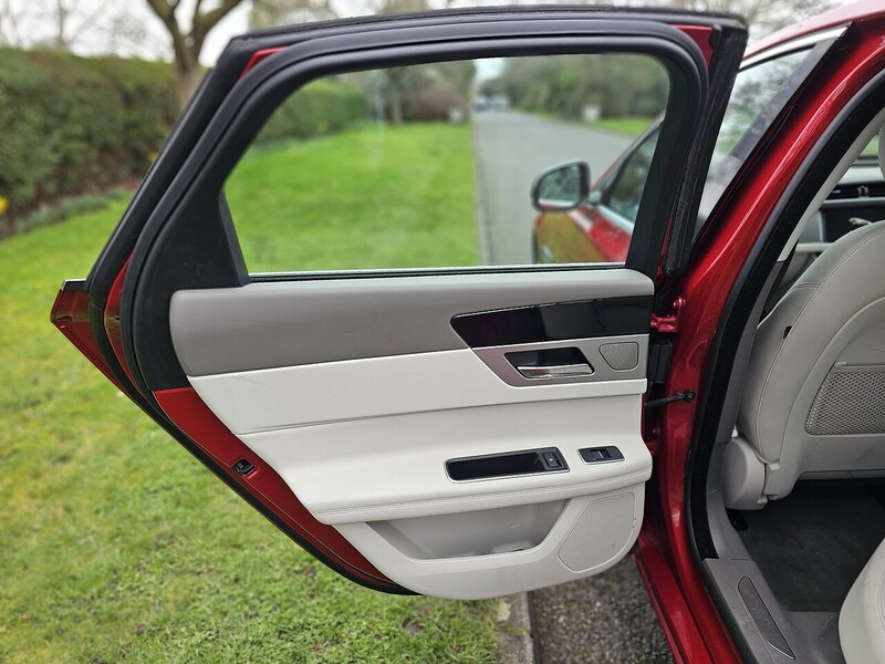 Jaguar d Prestige Saloon 2.0 Manual Diesel