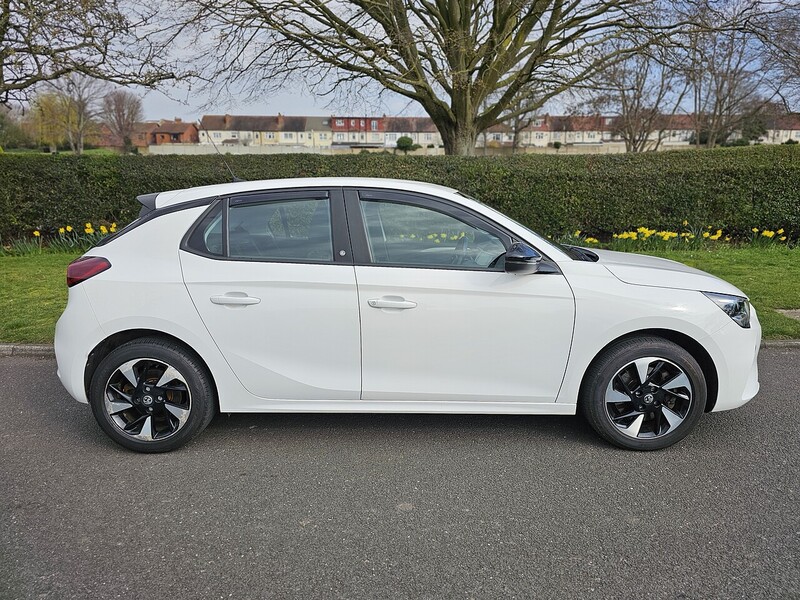 Vauxhall 50kWh SE Nav Premium Hatchback 5dr Electric Auto (7.4Kw Charger) (136 ps)