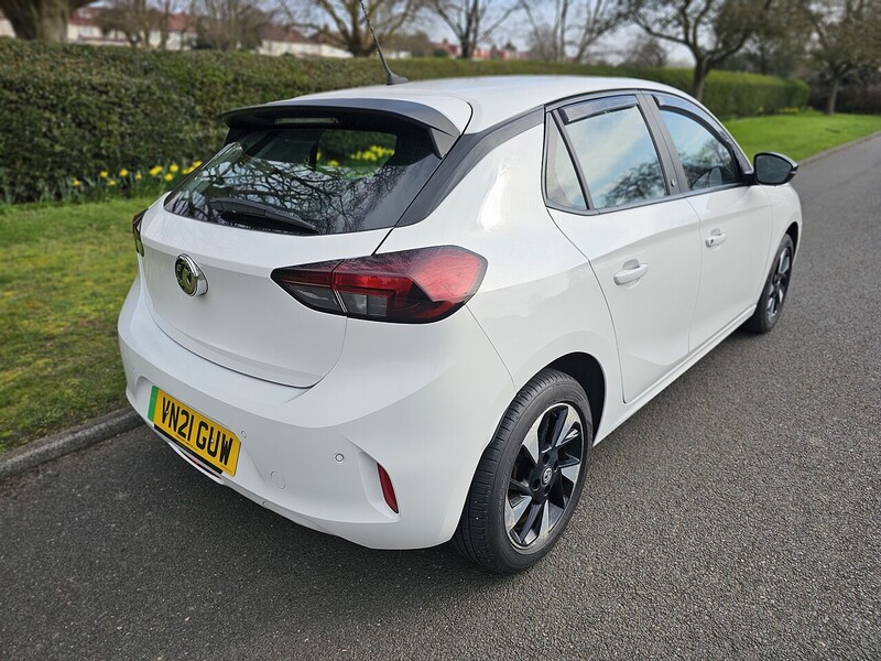 Vauxhall 50kWh SE Nav Premium Hatchback 5dr Electric Auto (7.4Kw Charger) (136 ps)