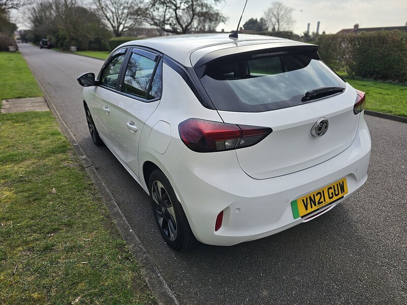 Vauxhall 50kWh SE Nav Premium Hatchback 5dr Electric Auto (7.4Kw Charger) (136 ps)