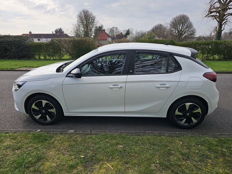 Vauxhall 50kWh SE Nav Premium Hatchback 5dr Electric Auto (7.4Kw Charger) (136 ps)