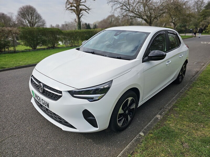 Vauxhall 50kWh SE Nav Premium Hatchback 5dr Electric Auto (7.4Kw Charger) (136 ps)