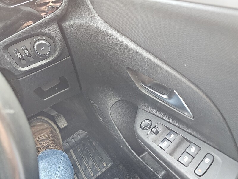 Vauxhall 50kWh SE Nav Premium Hatchback 5dr Electric Auto (7.4Kw Charger) (136 ps)