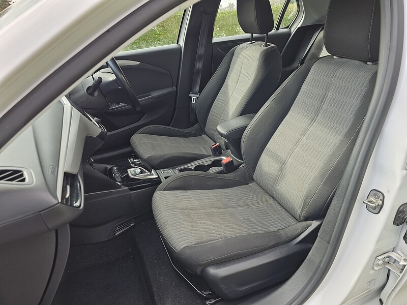 Vauxhall 50kWh SE Nav Premium Hatchback 5dr Electric Auto (7.4Kw Charger) (136 ps)