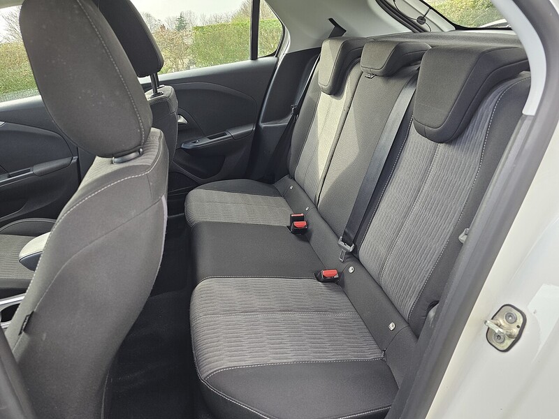 Vauxhall 50kWh SE Nav Premium Hatchback 5dr Electric Auto (7.4Kw Charger) (136 ps)