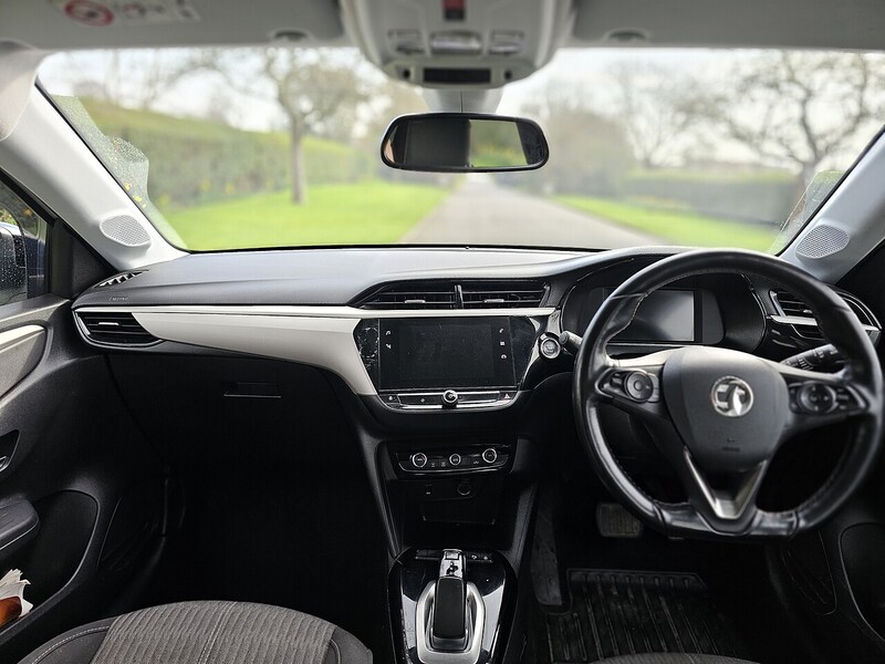 Vauxhall 50kWh SE Nav Premium Hatchback 5dr Electric Auto (7.4Kw Charger) (136 ps)