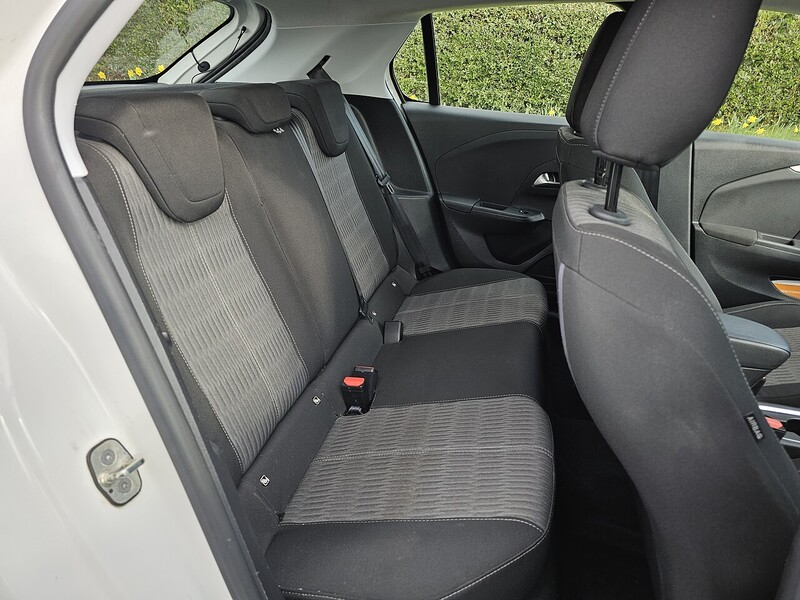 Vauxhall 50kWh SE Nav Premium Hatchback 5dr Electric Auto (7.4Kw Charger) (136 ps)