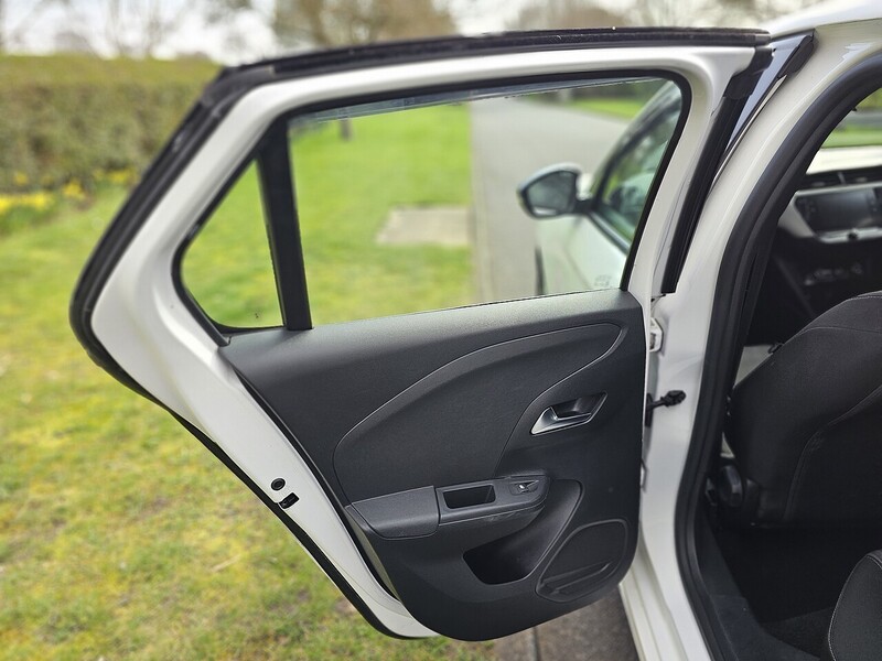 Vauxhall 50kWh SE Nav Premium Hatchback 5dr Electric Auto (7.4Kw Charger) (136 ps)