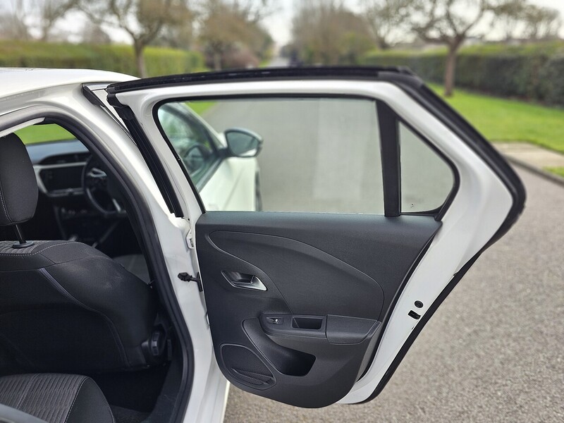 Vauxhall 50kWh SE Nav Premium Hatchback 5dr Electric Auto (7.4Kw Charger) (136 ps)